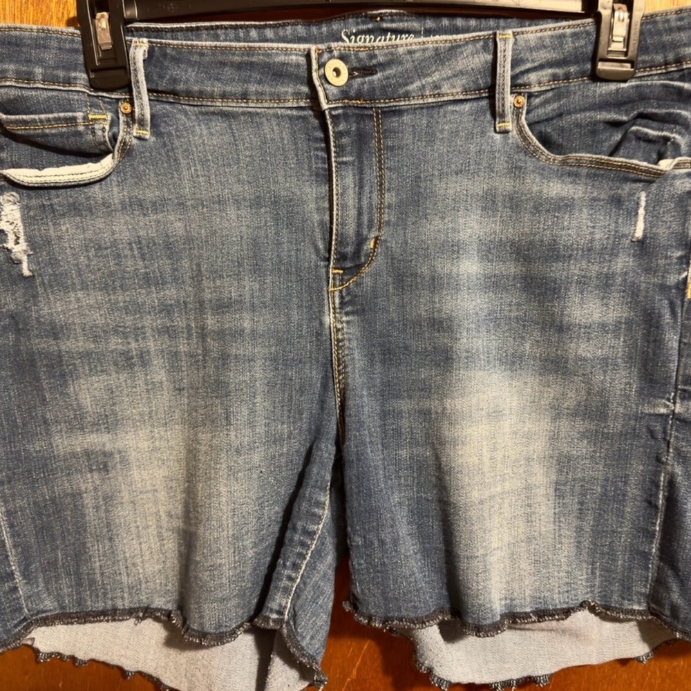 Lot of 4 Pairs of Women’s Denim Shorts Size 20 - Picture 5 of 15